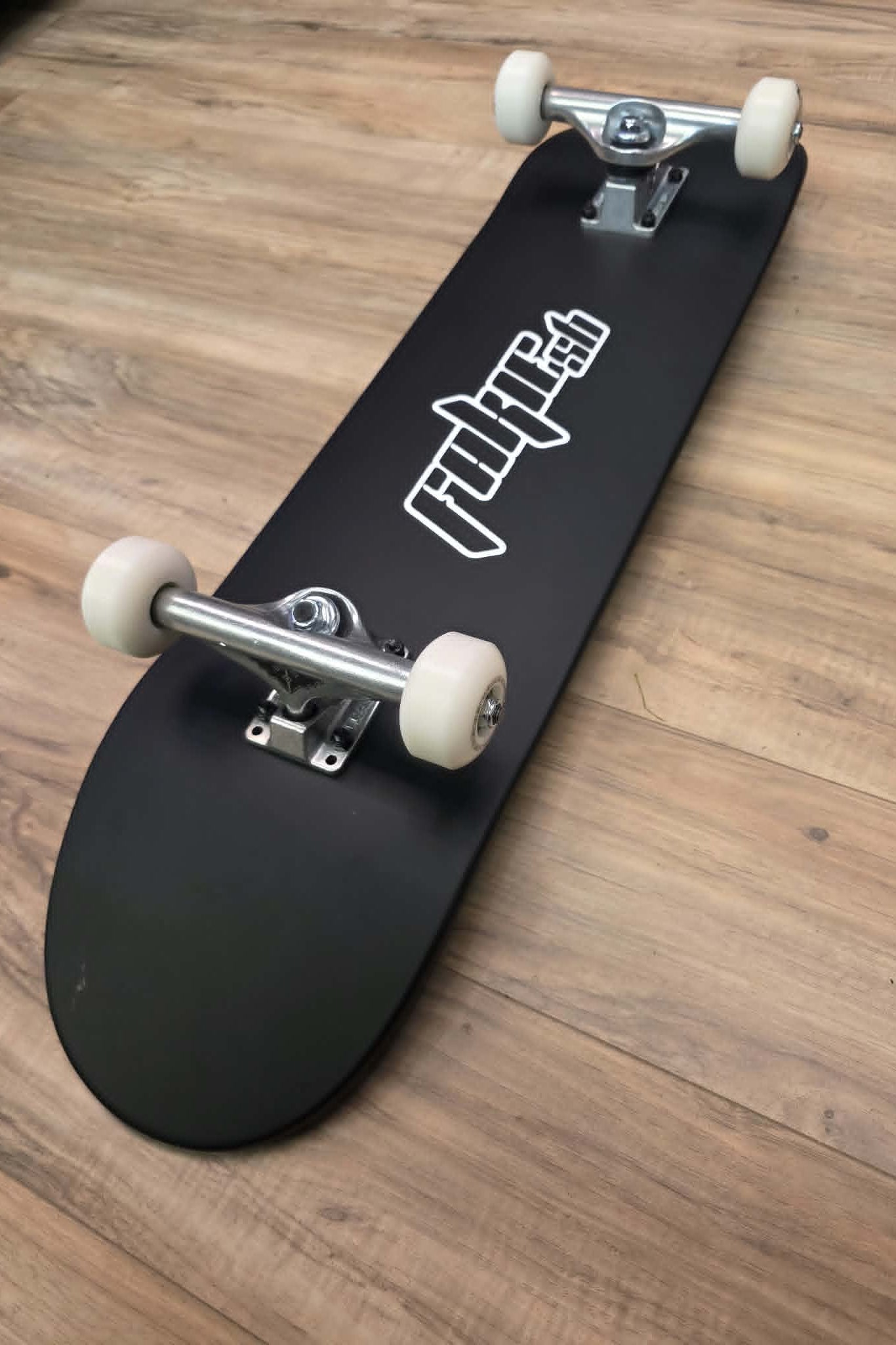 Complete FakieSB Skateboard Setup - 8.0"